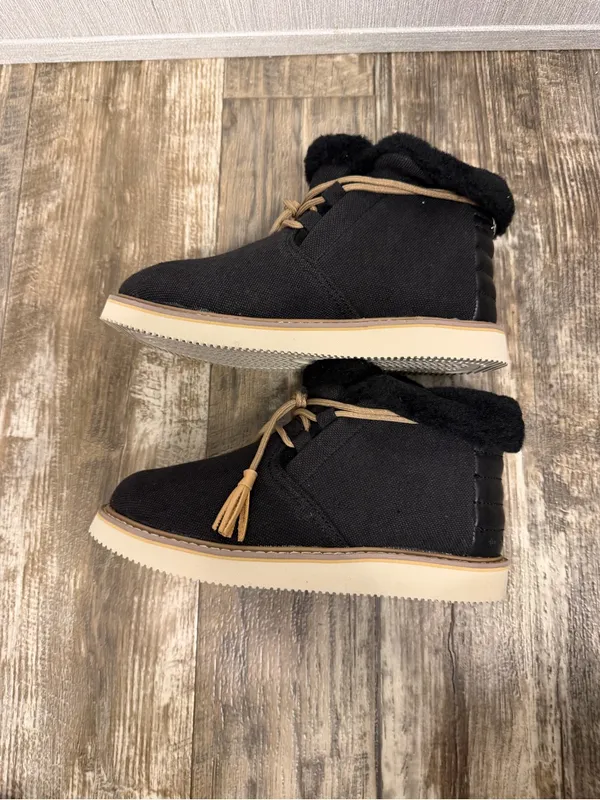 Sanuk Black Ankle Boot with Brown Laces and Trim Size 7 - Image 12