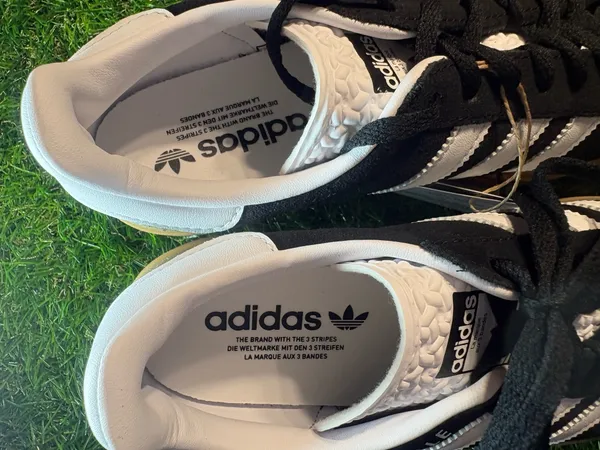 Adidas 8.5 women. Black and white. Triple stacks - Image 5