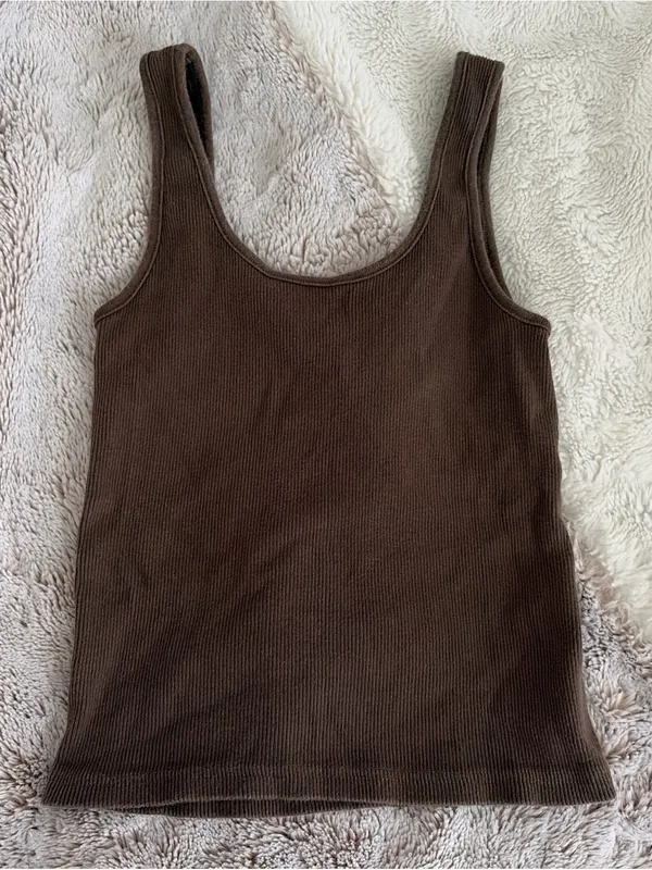 Brandy Melville Brown Ribbed Tank Top - Image 3