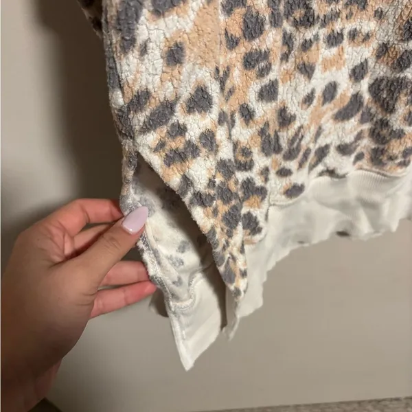 Aerie Oversized Summer Fleece Sweatshirt Leopard- Size Large - Image 3