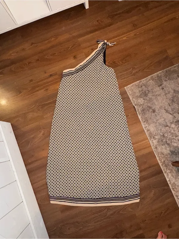 A&F One-Shoulder‎ Black and White Patterned Midi Dress - Image 2
