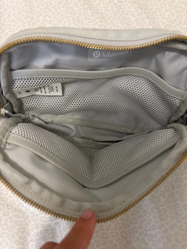 Lululemon Belt Bag Everywhere 1L Blue Powder gold - Image 3