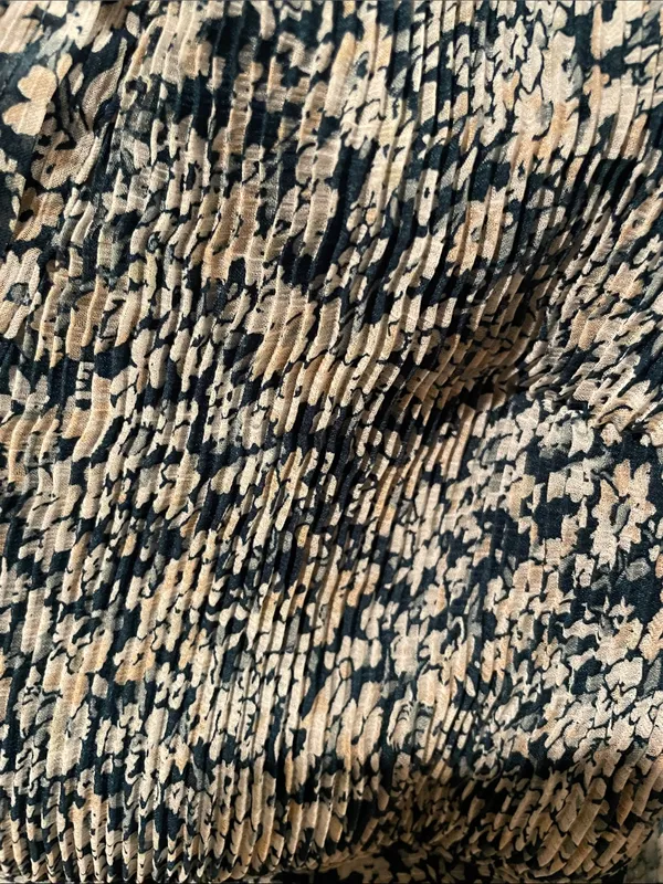Abercrombie & Fitch Navy and White Floral Mini Dress - Image 3