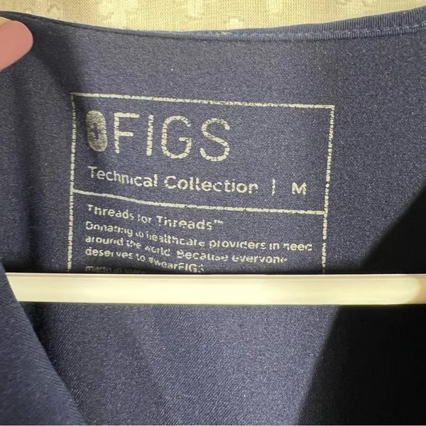 Figs Women Scrub Top Sz M‎ Dark Blue Catarina V Neck Workwear Short Sleeve - Image 2