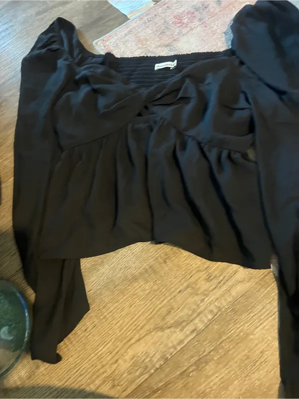 Abercrombie Women's Black Peplum Long-Sleeve Top - Image 5