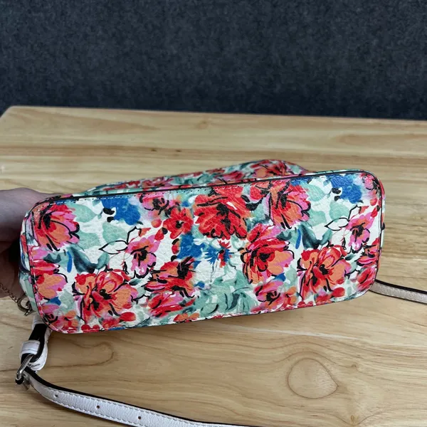 Kelly & Katie Floral Crossbody Bag White Red Blue Faux Leather Small Purse - Image 9
