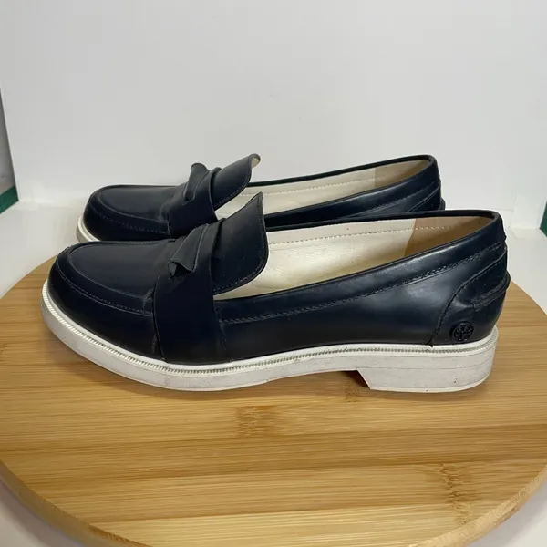 Tory Burch Sport Women 6 Navy Blue Leather Loafer Golf Tee Pocket Preppy - Image 3