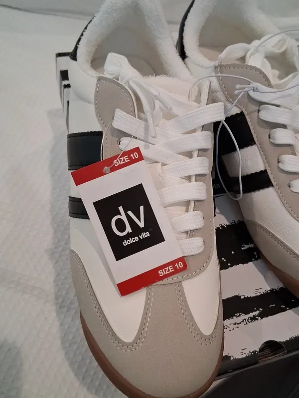 Dolce Vita White, Black & Gum Retro Runner Sneakers - Image 9
