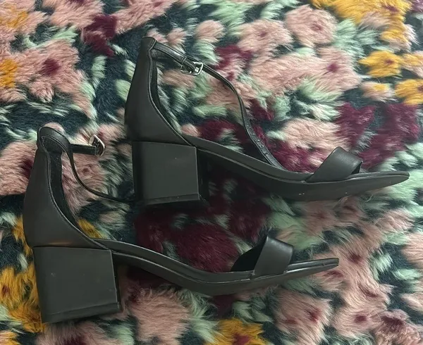 Steve Madden Black Leather Block Heel Sandals - Image 5