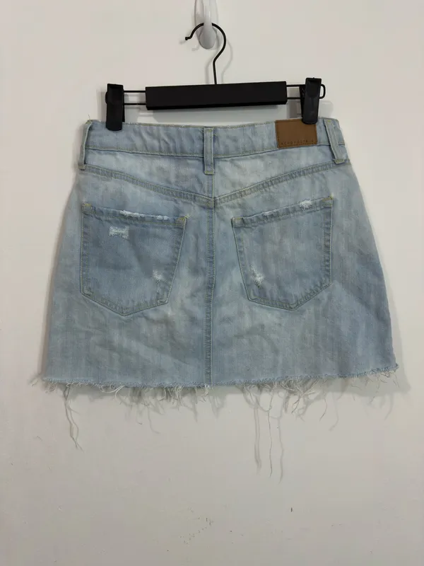 Aeropostale Distressed Light Wash Denim Mini Skirt Raw Hem Size 2 - Image 2
