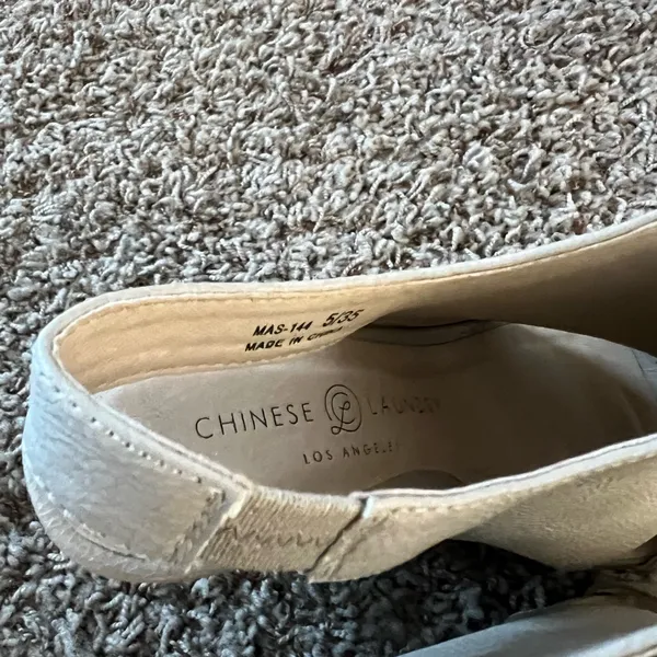 Chinese Laundry Women's Cream Wedge Sandals - Image 5