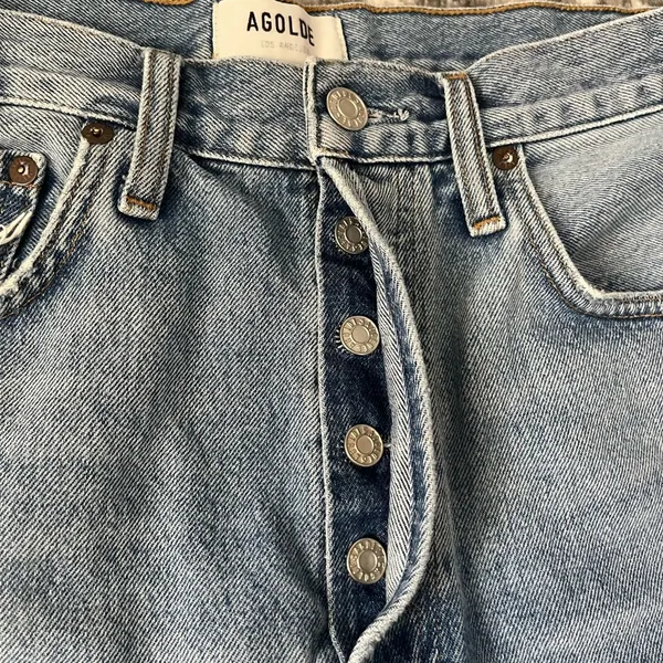 AGOLDE Riley High Rise Slim Short – Snapshot - Image 4