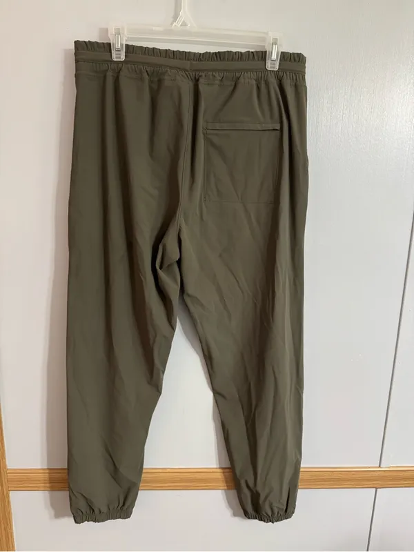 Vuori Miles Olive Drawstring Jogger Pants Size Large - Image 12
