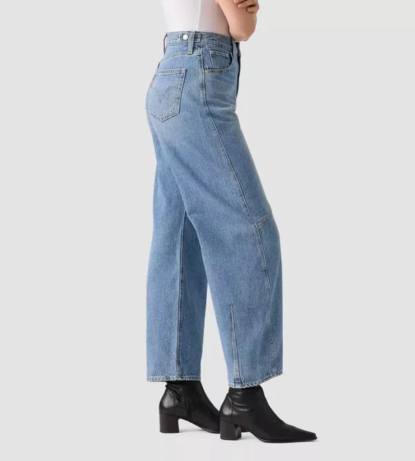 NWOT Levi Barrel Jeans - Image 3