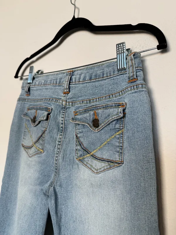 Women Y2K Flare Leg Jeans - Image 3