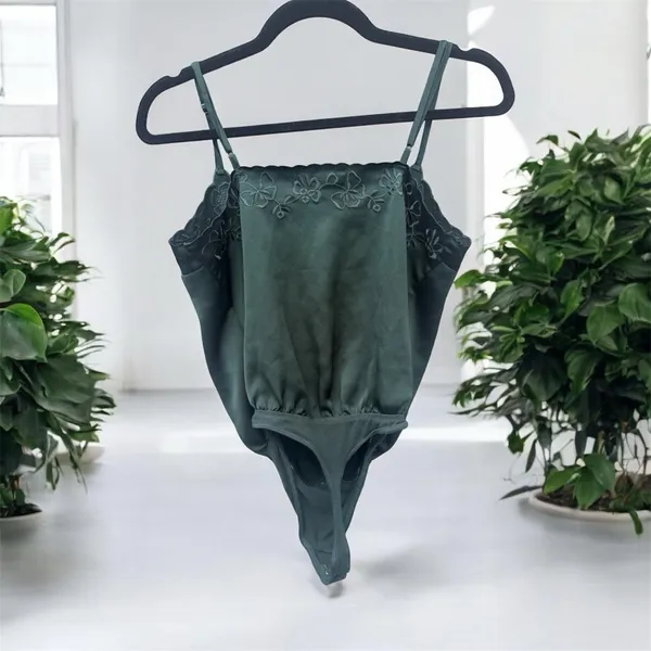 Abercrombie & Fitch Cami Bodysuit Small - Image 2