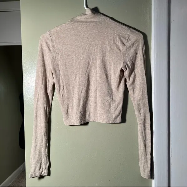 Wilfred Aritzia Women's Size Small Mock Neck‎ Crop Top Beige Ribbed Long Sleeve - Image 4