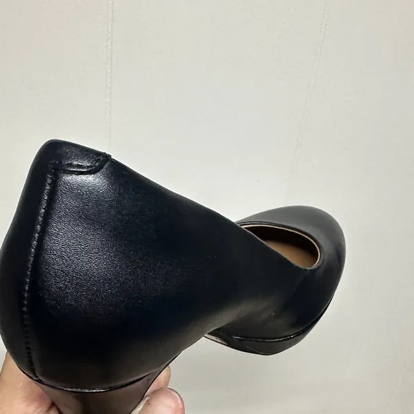 Clarks Women's Classic Black Leather Pumps - Image 13