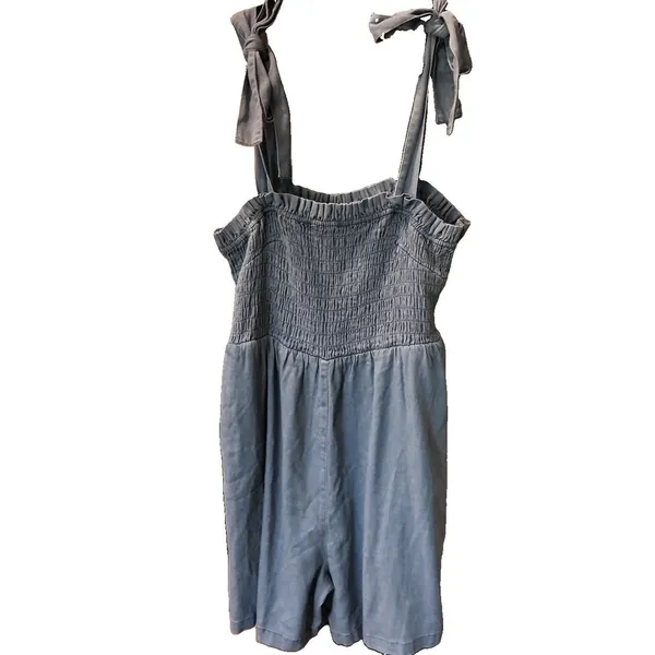 VICI Chambray Blue Romper NWOT XL Smocked Bow Tie Strap Pockets Square Neck Boho - Image 3