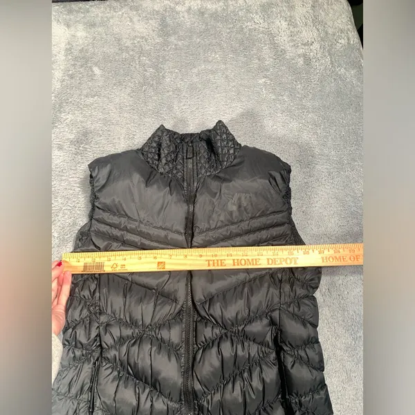 Nike Cascade quilted puffer vest black down medium - Image 3