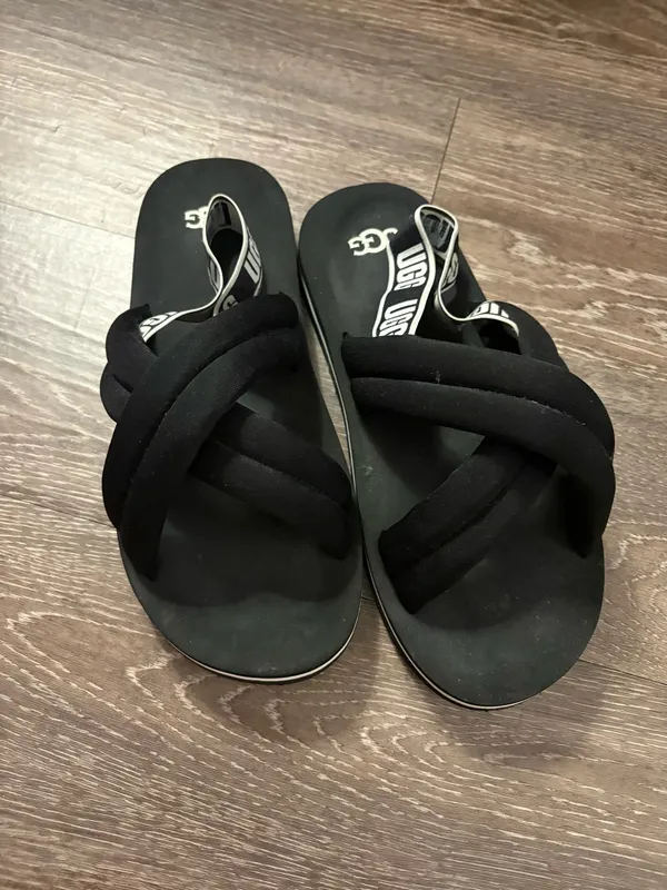 NWOT UGG logo Black Zuma Sling sandals. Size 8 - Image 2