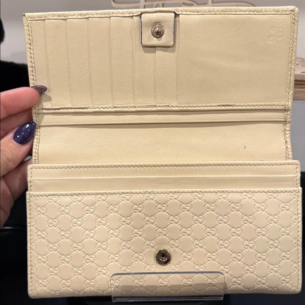 ‼️SALE‼️ Gucci Cream/Off White Mini Guccisima Embossed Leather Wallet - Image 3