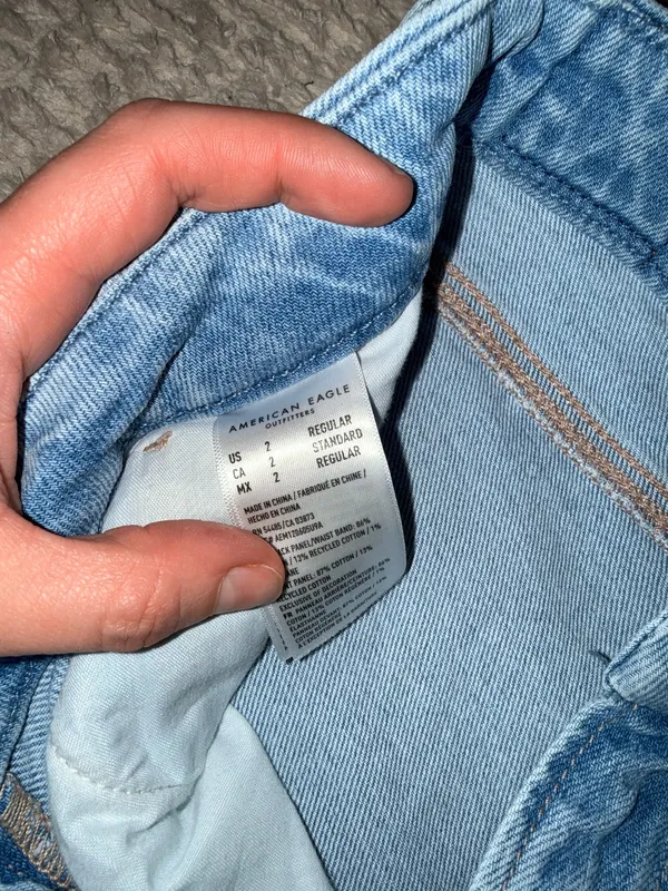 American Eagle Mom Jeans - Image 3