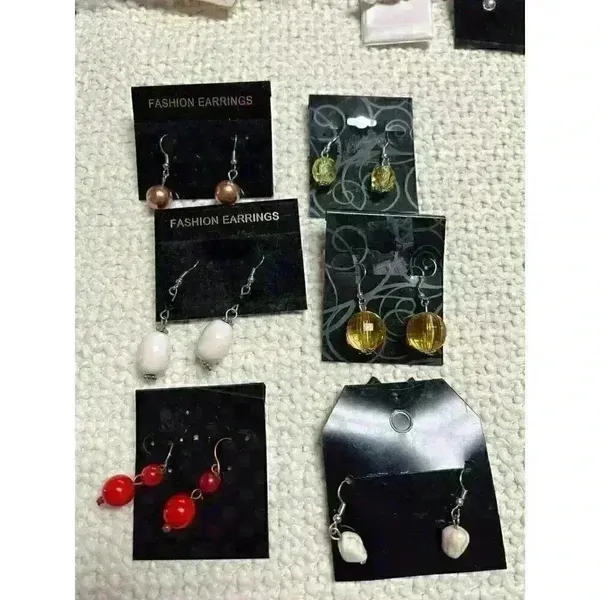 Lot of 6 pair costume pierced‎ earrings - Image 2