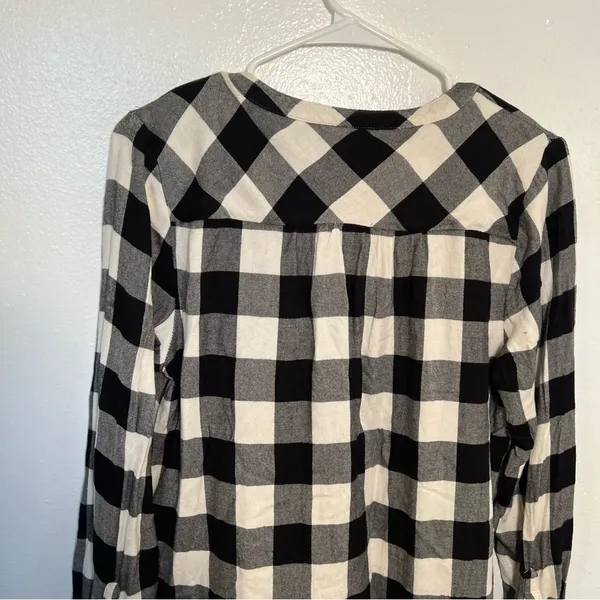 Universal Thread Women's Size Small Popover Blouse Black Cream Plaid Fleece‎ - Image 8