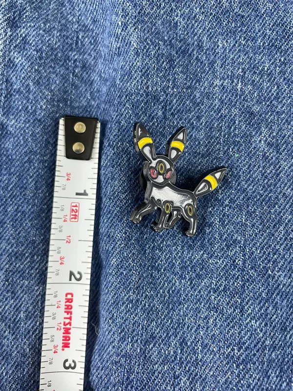 Umbreon Enamel Pin Black - Image 3
