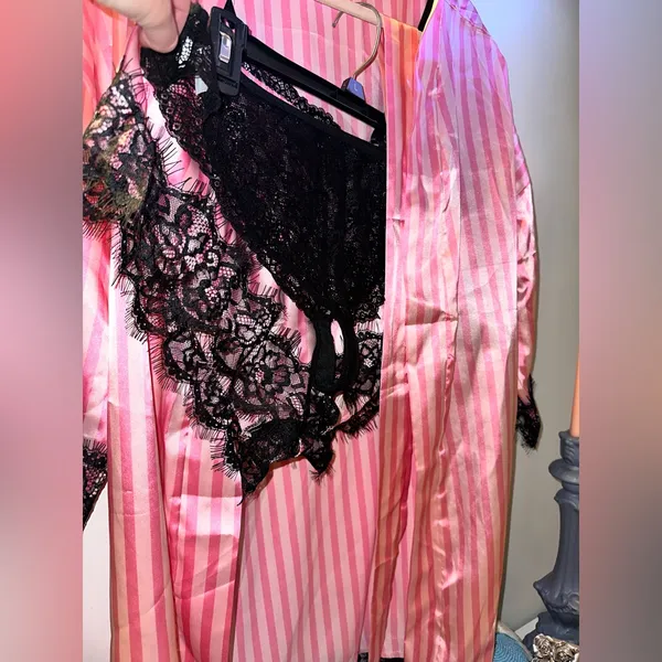 New In Bag Pink Striped Lace Satin Lingerie Set & Robe - Image 4