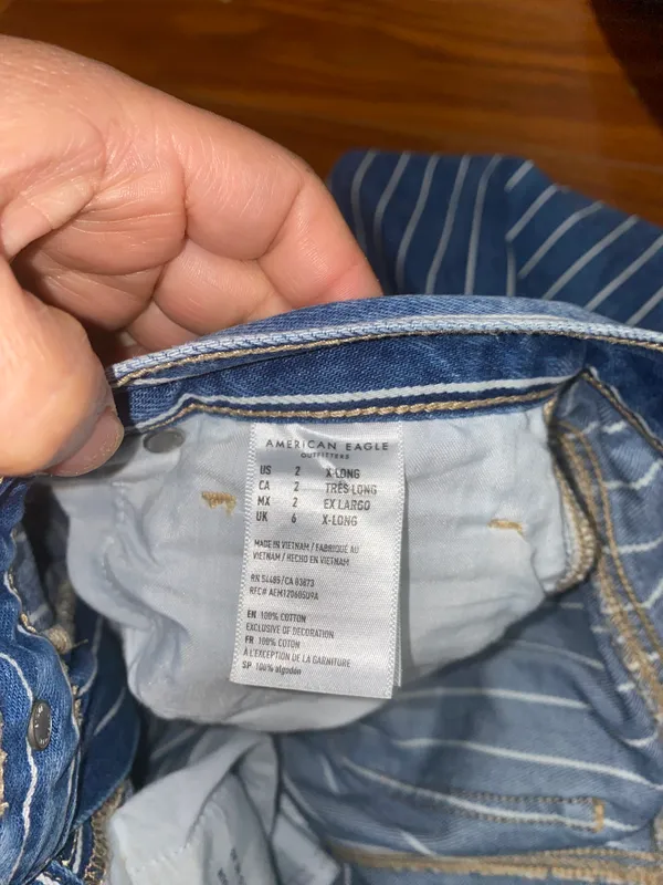 American Eagle Vintage Mom Jeans - Image 4