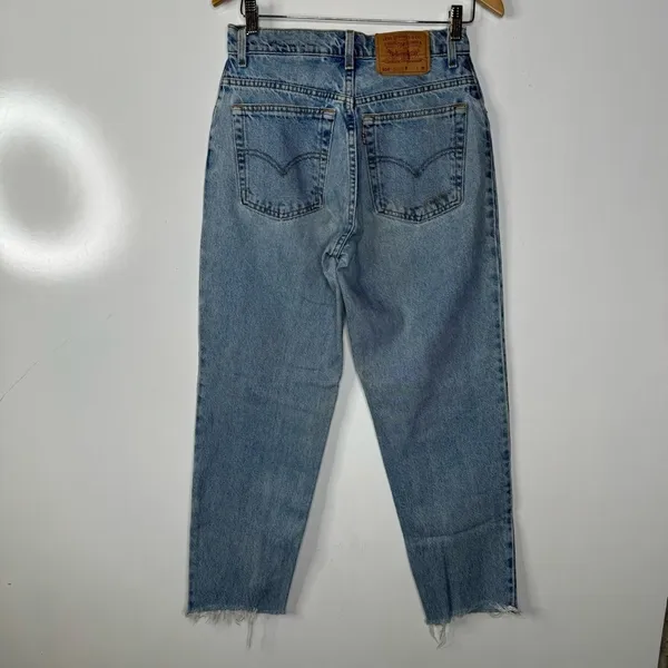 Levi’s Women’s‎ 550 Tapered Leg Jeans Size 9 - Image 2