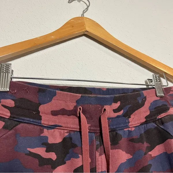 Lululemon Scuba High-Rise Jogger Heritage 365 Camo Smoky Red Night Sea Multi - Image 9