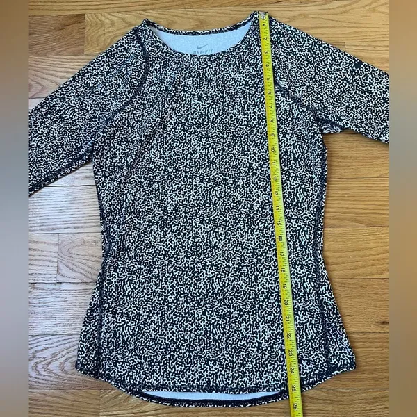 Nike Dri-FIT Long Sleeve Thermal Leopard Print Shirt Hiking Running Size Small - Image 5