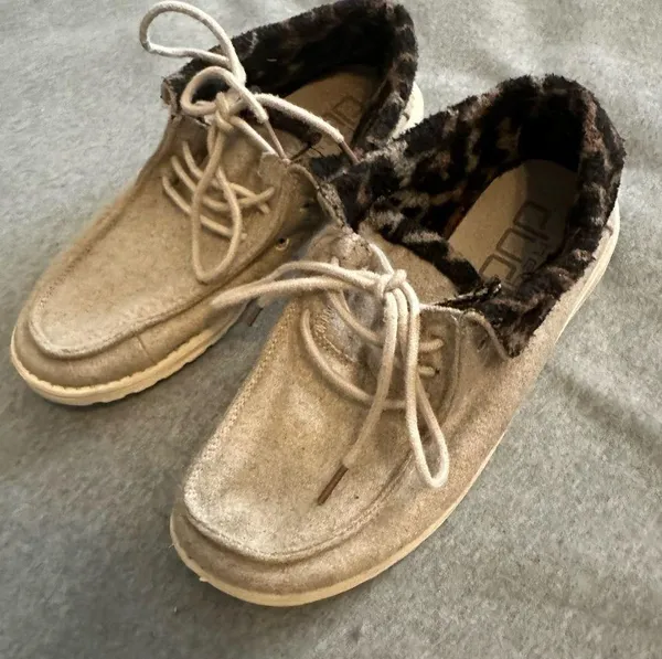 Hey Dude Britt shoes in cream cheetah size 8 - Image 3