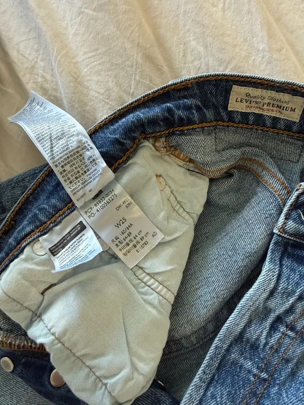 Levi Shorts - Image 4
