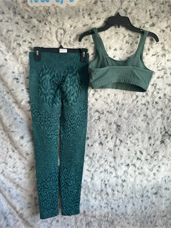 510. Gymshark xs / small set 2pc bundle - Image 2