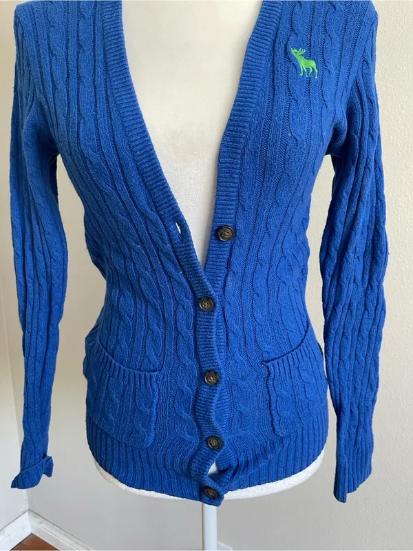 Abercrombie & Fitch Royal Blue Cable-Knit V-Neck Cardigan with Green Logo - Image 3