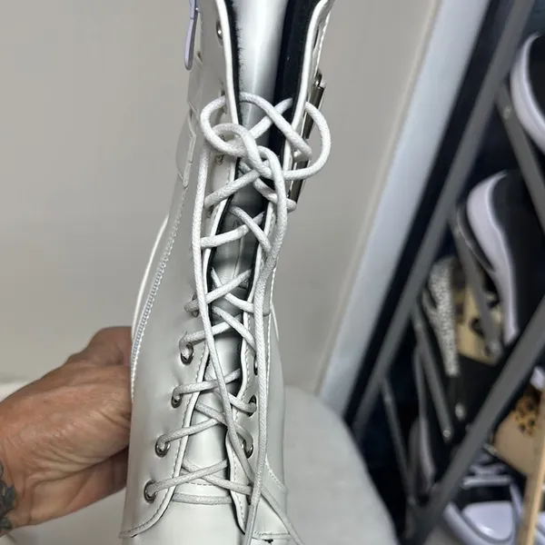Stylish White Platform Ankle Boots Size 8 - Image 5