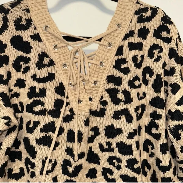 NWOT Willow moon‎ Tan and Black Leopard V-Neck Sweater - Image 7