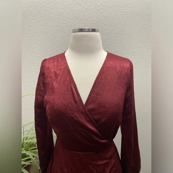 NWT Lost and Wander Napa Satin Wrap Dress in Burgundy Sz‎ Small $138 - Image 5