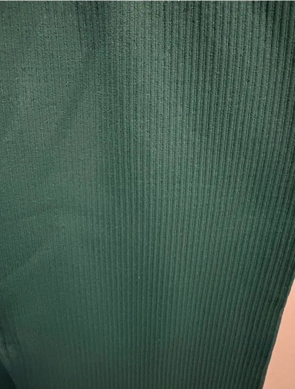 High-Waisted Green Ribbed Flare Leggings - Image 4