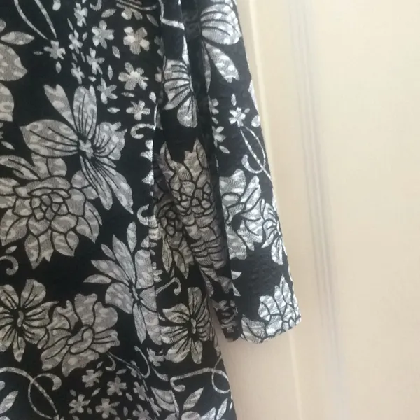FINAL MARKDOWN 
Ladies’ BonWorth Tunic-style Top (M) - Image 3