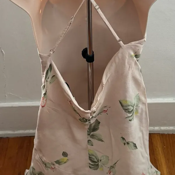 Obey beige floral Y2K spaghetti straps slip dress, size M criss cross back boho - Image 4