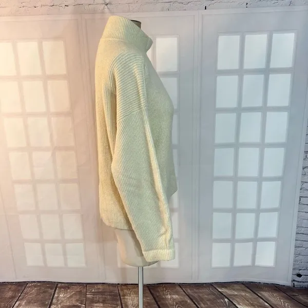 Abercrombie & Fitch Ivory Funnel Neck Ribbed Knit Pullover Sweater Size Medium - Image 4