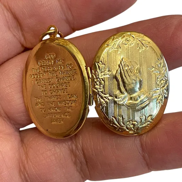Praying Hand Vintage Locket Etched Floral Pendant Gold Tone Prayer Open Closed - Image 6