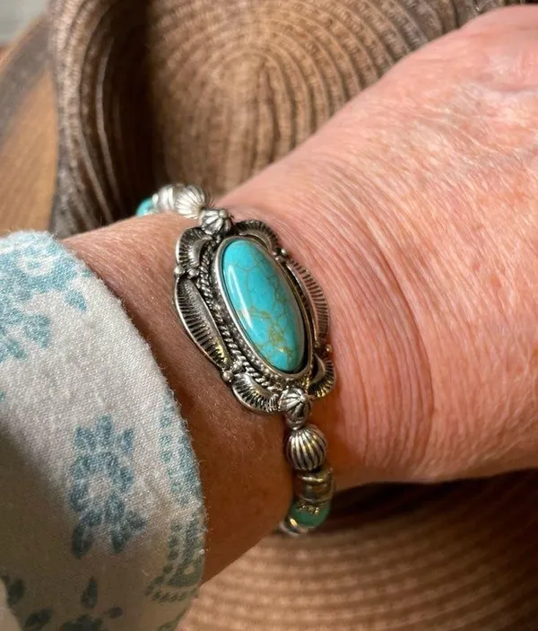 Boutique Western women’s Howlite turquoise and silver stretch bracelets. - Image 7