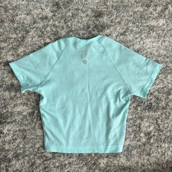 Lululemon race length top cropped  - Image 3