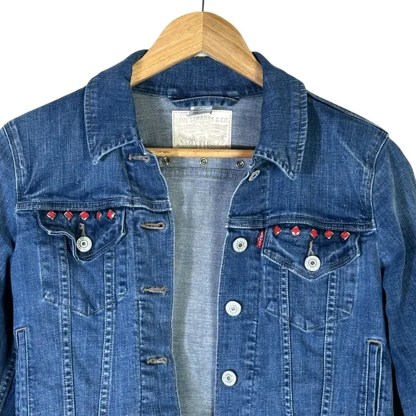 Levi's Cropped Trucker Denim Jacket Medium Wash Studded Western Size S - Image 3